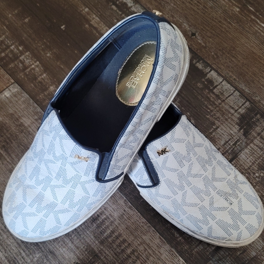 Womens slip on shoes